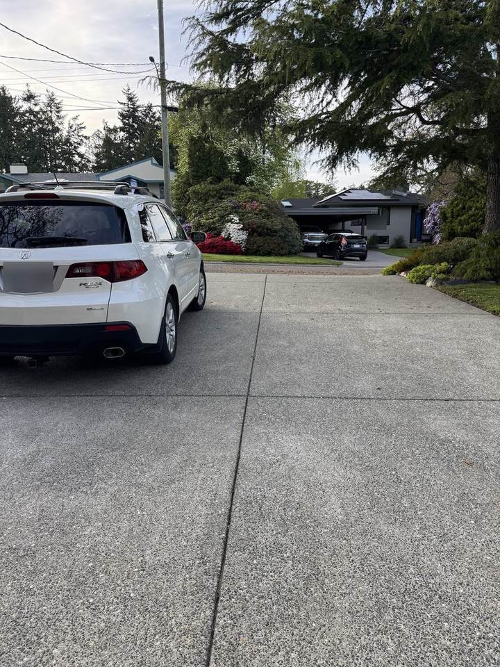 Exposed aggregate driveway after pressure washing