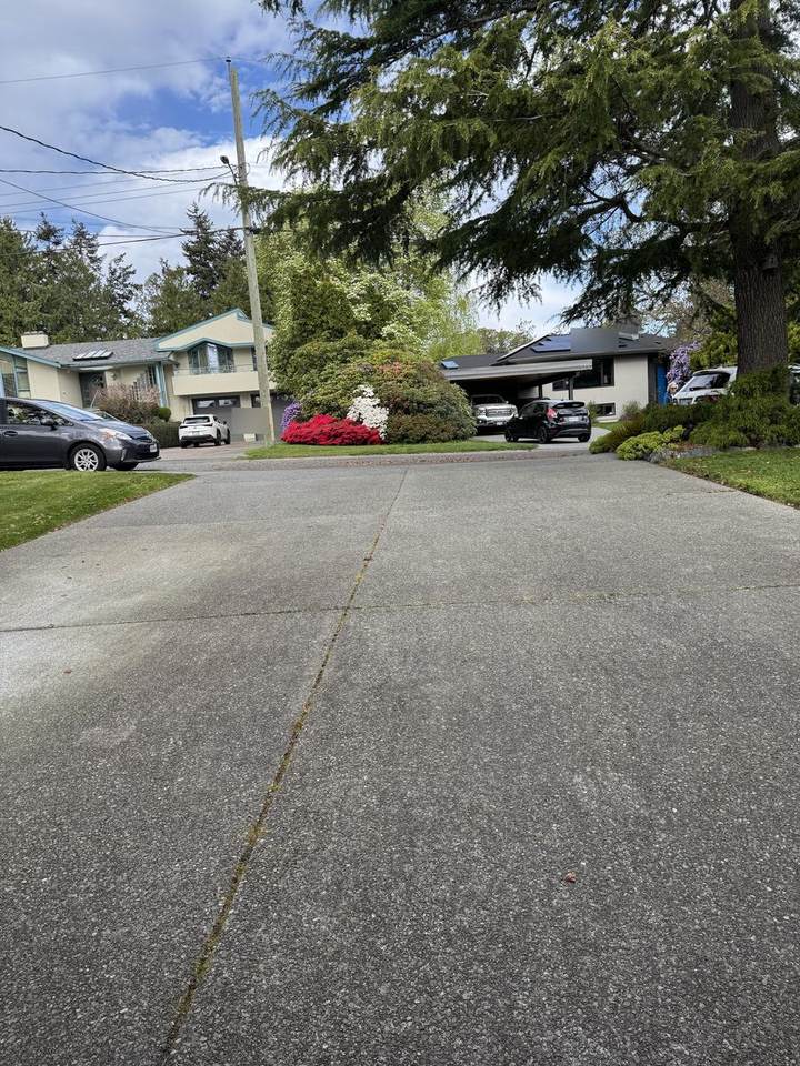 Exposed aggregate driveway before pressure washing